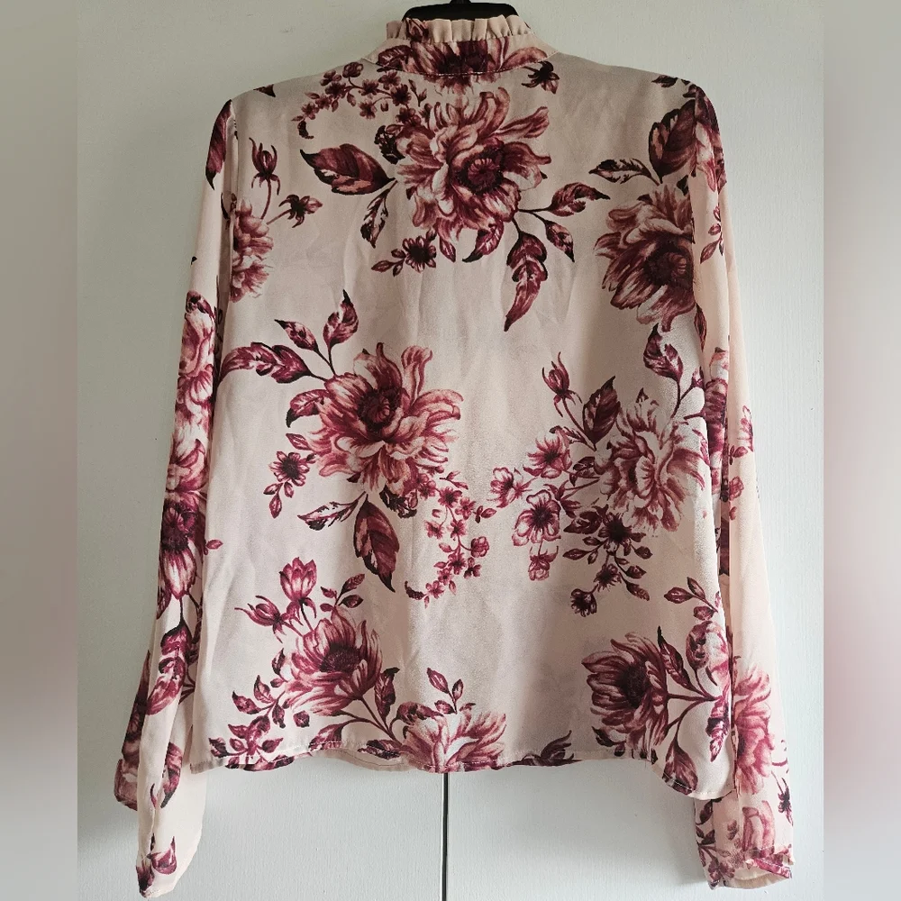 Lily White Women's Blouse Floral Burgundy Pink Long Sleeves Lightweight Size M - Picture 6 of 9